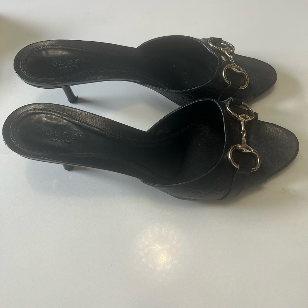 AUTHENTIC VINTAGE GUCCI HORSEBIT ACCENT LEATHER SLIDES (USED)